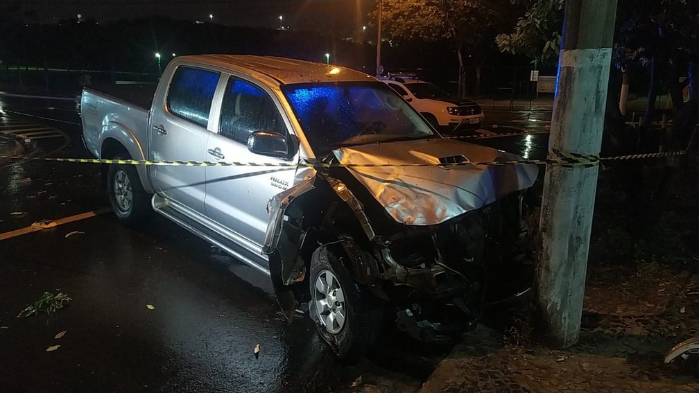 Acidente com caminhonete placas de Dracena que invadiu pastelaria e causou uma morte e deixou feridos em Santa Bárbara D’Oeste
