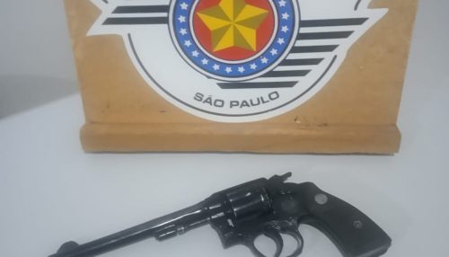 PM apreende revólver e munições durante ocorrência de desentendimento entre casal de namorados