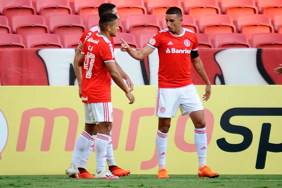 Inter vence Goiás e fica a três pontos do líder São Paulo