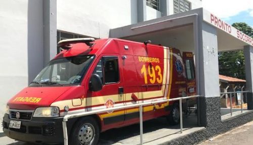 Dois homens ficam feridos após colisão lateral entre motos na SP-294