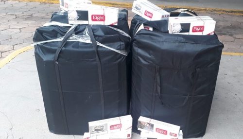 Fiscalização apreende 5 mil maços de cigarros contrabandeados e casal acaba preso