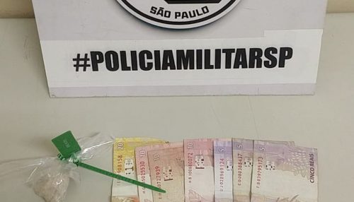 Com crack em motocicleta, casal de adolescente se esconde da PM em motel, mas acaba apreendido