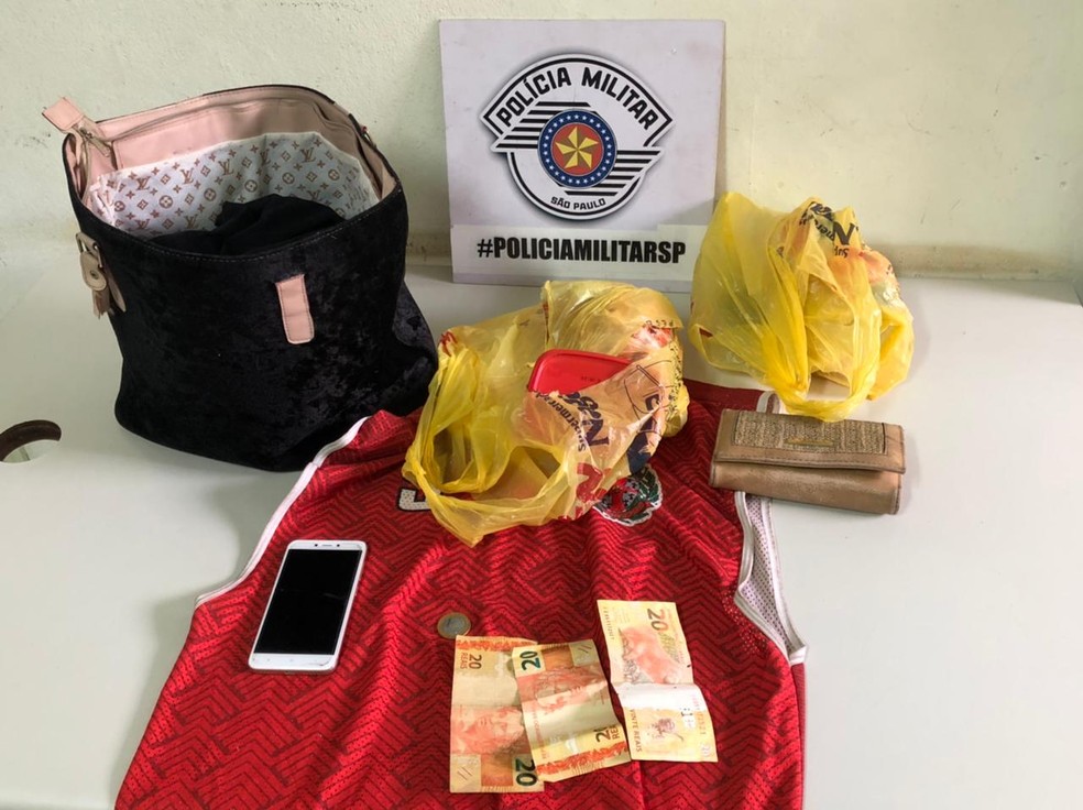 Mediante agressão, mulher tem bolsa roubada em Presidente Prudente