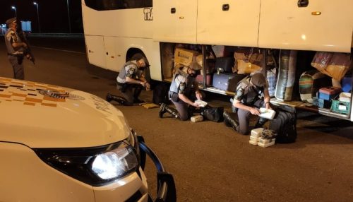 Bolivianos são flagrados com drogas durante fiscalização policial na Rodovia Raposo Tavares