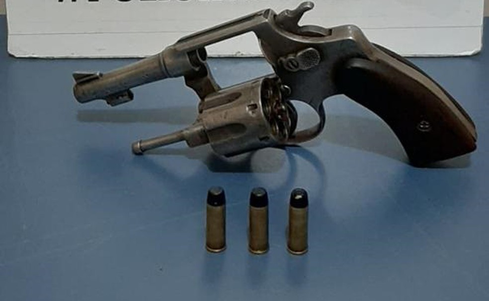 Homem é preso em flagrante por porte ilegal de arma em Martinópolis