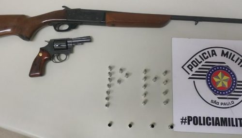 Após discussão por causa de marmita, mulher é esganada e agredida a chutes pelo namorado