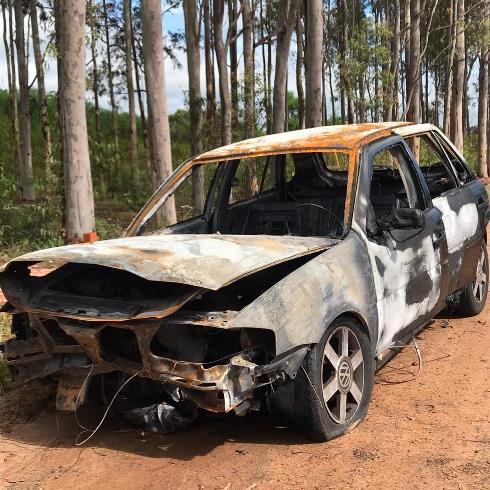 Carro e moto pegam fogo após acidente na SP-294 em Adamantina