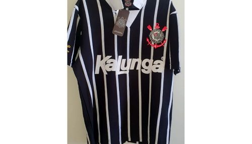 Neto decide sortear camisa do Corinthians que seria presente ao avô, vítima fatal da Covid-19, e reverterá renda ao Lar dos Velhos