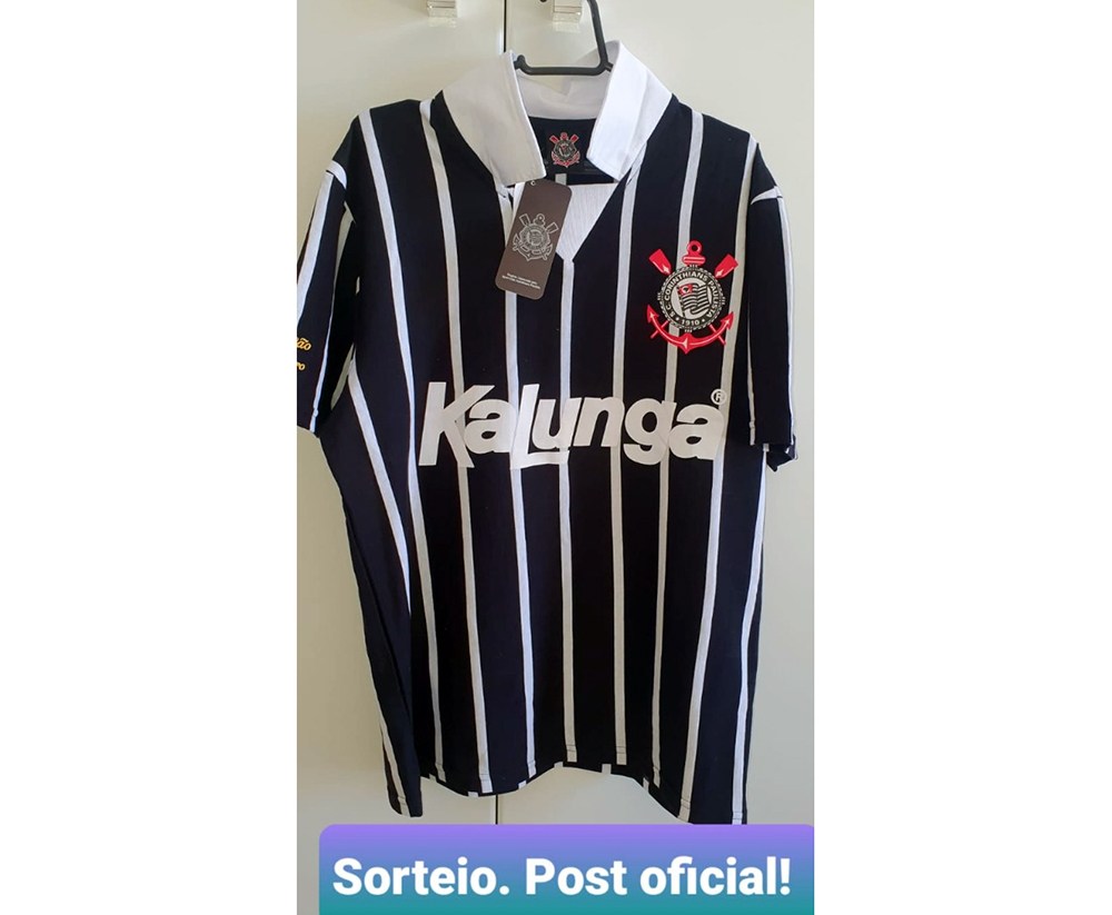 Neto decide sortear camisa do Corinthians que seria presente ao avô, vítima fatal da Covid-19, e reverterá renda ao Lar dos Velhos