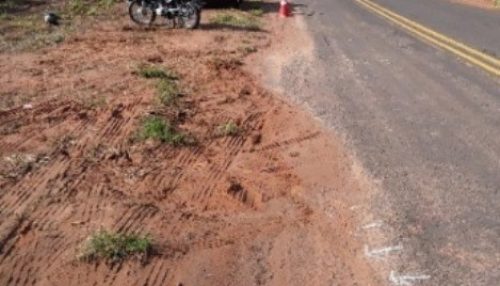 Embriagado, motorista bate em moto e deixa homem ferido