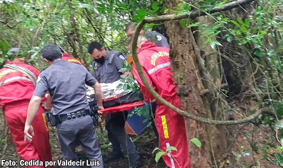 Homem se fere ao pegar erva medicinais em mata e é resgatado pela PM e Bombeiros
