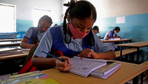 Escolas estaduais de São Paulo retomam aulas presenciais nesta segunda