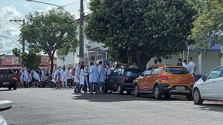 Estudantes de medicina e outros cursos fazem protesto onde pedem retomada dos estágios; e pleito acaba sendo atendido