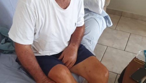 Idoso deficiente físico que foi vítima de ataque de abelhas recebe alta hospitalar e volta para casa; filha relata momentos de desespero