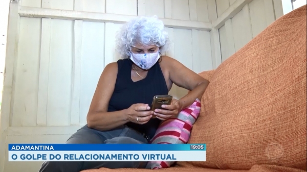 Cuidadora de 59 anos vai à polícia e diz ter caído em golpe após encontro iniciado na internet