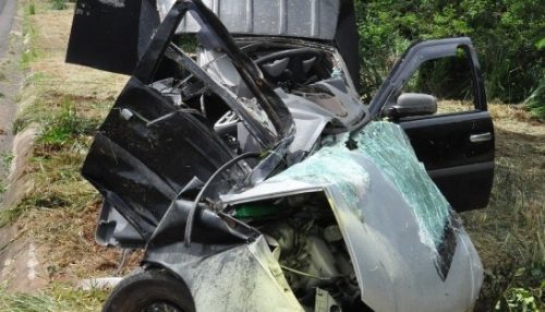 Motorista fica ferido e carro destruído em acidente na SP-294 entre Flórida e Adamantina