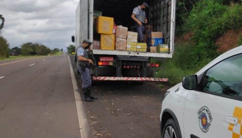 Três pessoas são presas com carga avaliada em R$ 500 mil em caminhão com placas de Adamantina