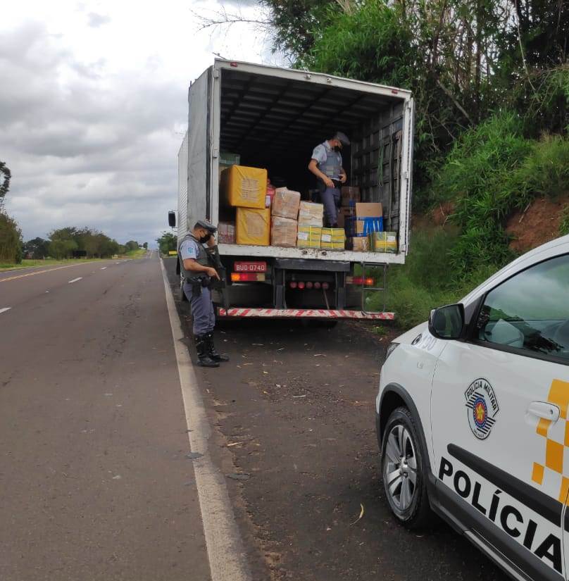 Três pessoas são presas com carga avaliada em R$ 500 mil em caminhão com placas de Adamantina