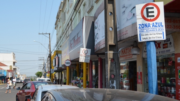 Vereadores apresentam projeto de lei para isentar idosos e deficientes da cobrança da zona azul