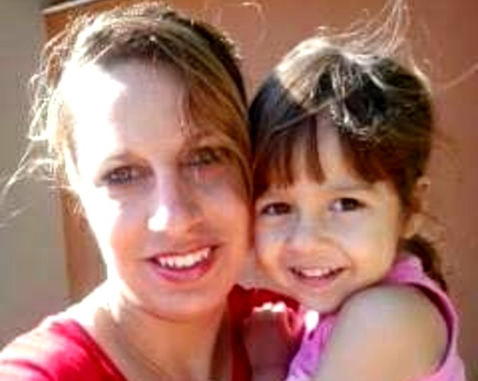 Corpos de mãe e filha são achados enterrados em quintal de casa no interior de SP