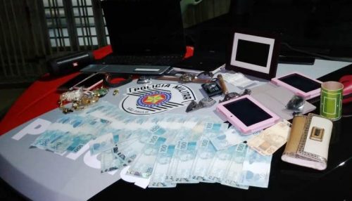 Força Tática da Polícia Militar recupera dinheiro e objetos furtados de residência e apreende menor