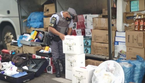 Cerca de 30 mil produtos sem nota fiscal são localizados em ônibus fretado