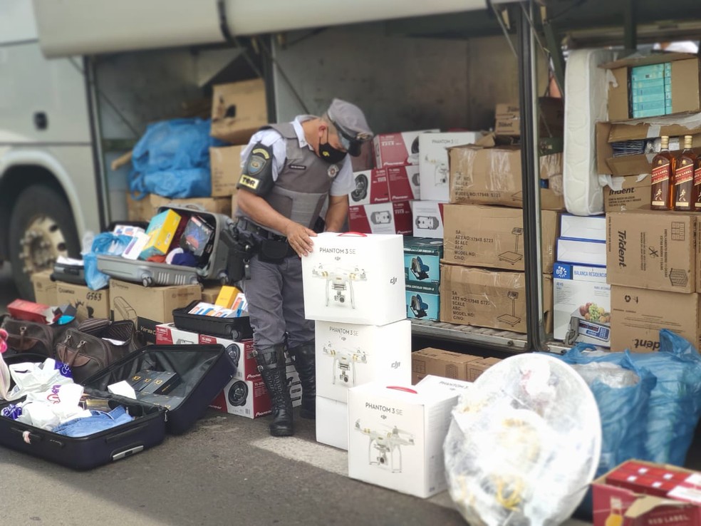 Cerca de 30 mil produtos sem nota fiscal são localizados em ônibus fretado