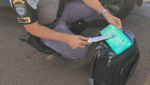 Boliviano é flagrado com tablete de cocaína amarrado na cintura e acaba preso pela Polícia Rodoviária