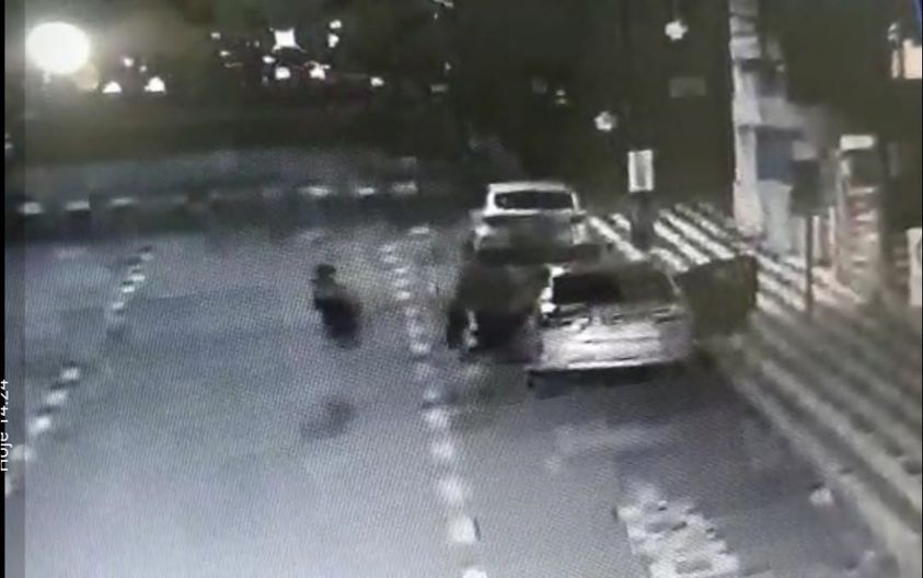 Bandidos roubam veículo no centro de Osvaldo Cruz