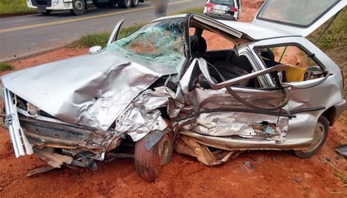 Professor morre em grave acidente entre dois veículos