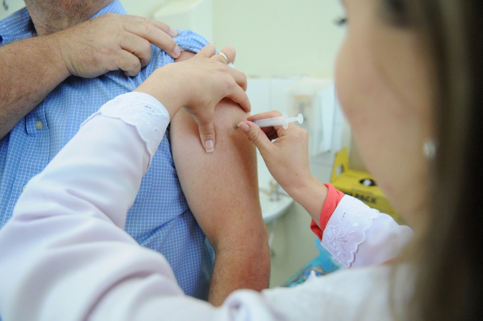 Aplicação da 2ª dose nos profissionais de saúde em Adamantina e idosos acima de 85 anos