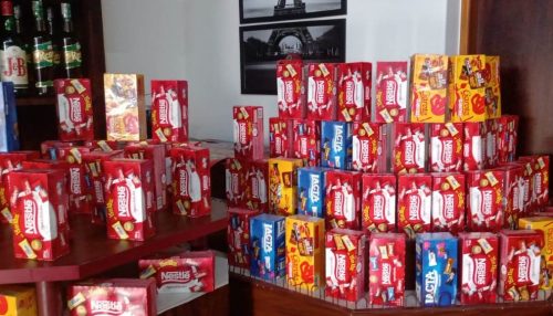 Campanha arrecada caixas de bombom que serão doadas para crianças carentes de Adamantina