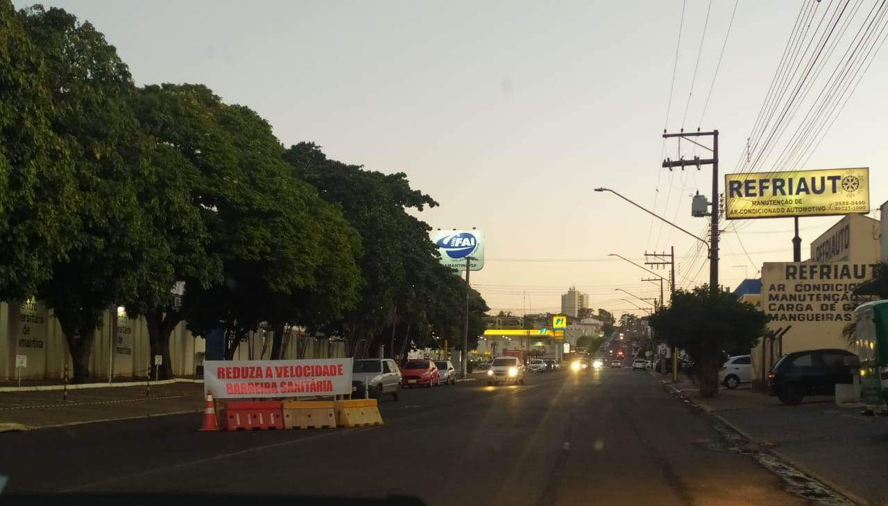 Prefeitura instala barreiras sanitárias em dois acessos de Adamantina