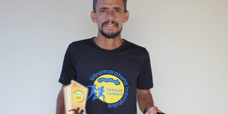 Atletas de Adamantina correm durante 6 horas para arrecadar donativos para Lar dos Velhos e Rede de Combate ao Câncer