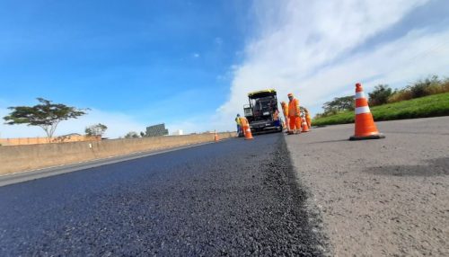 Obras no pavimento alteram tráfego na SP 294