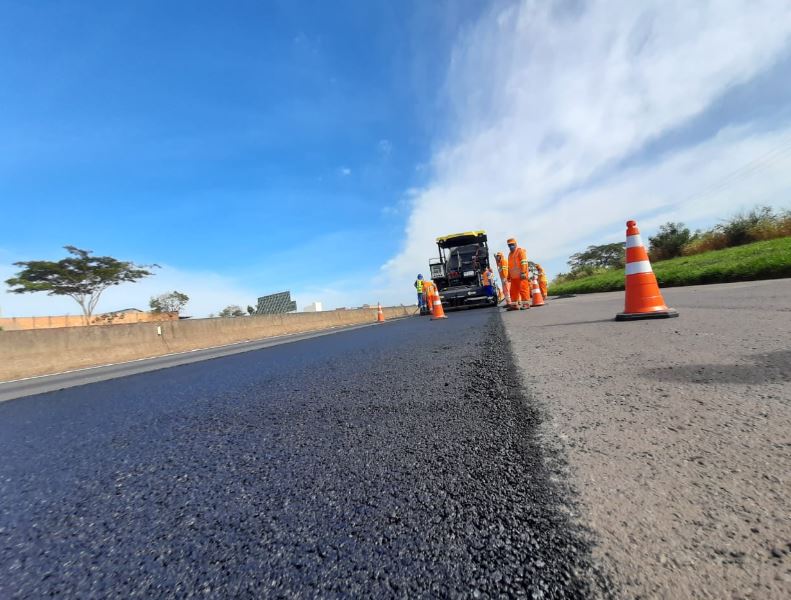 Obras no pavimento alteram tráfego na SP 294