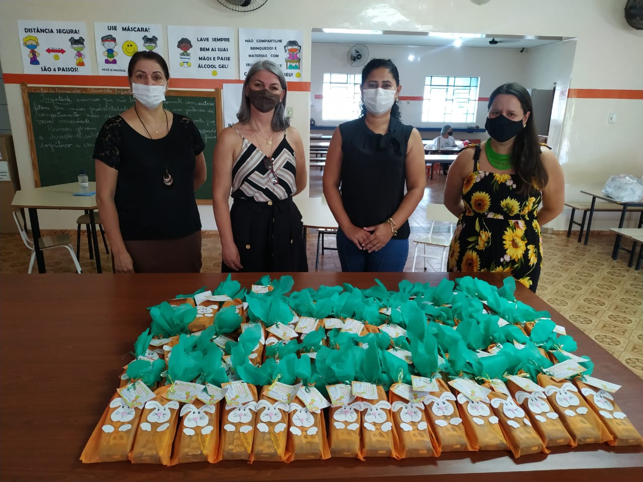 Crianças e adolescentes atendidas pelo Serviço de Convivência e Fortalecimento de Vínculo recebem mimos de Páscoa