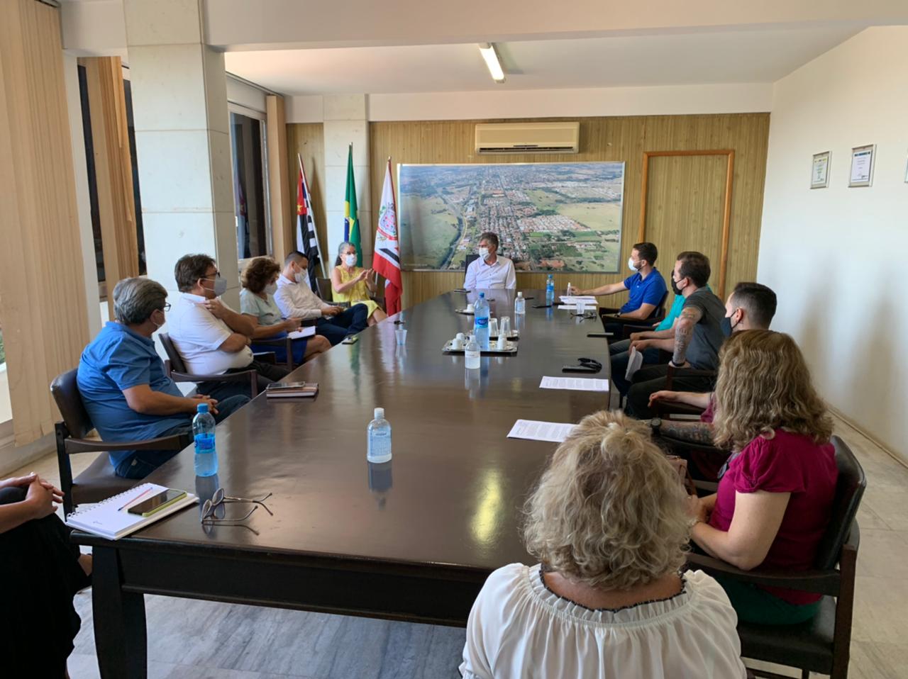 Marcio Cardim recebe representantes do comércio adamantinense