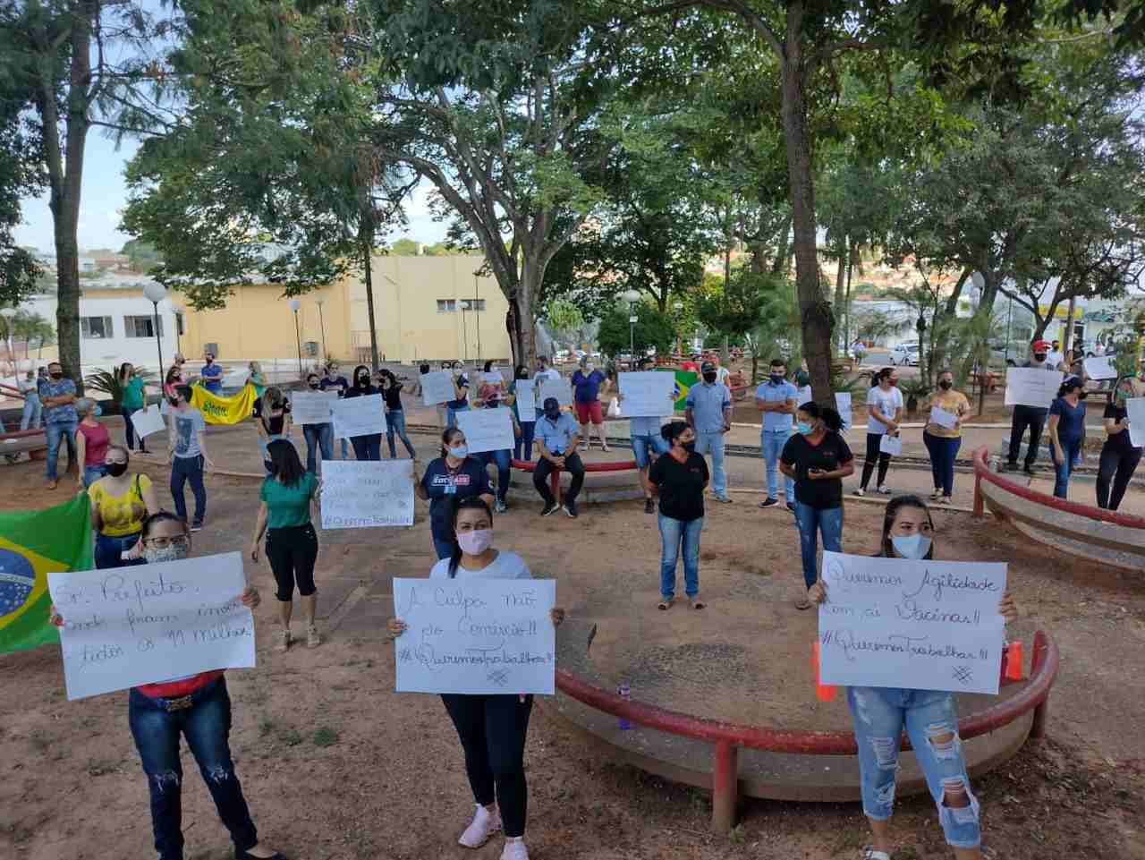 Comercio de Adamantina fez hoje ação social e protesto pela reabertura