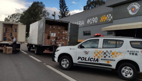Fiscalização apreende caminhões-baús abarrotados de cigarros do Paraguai em Presidente Prudente