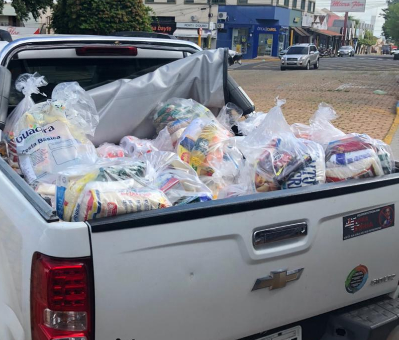 Empresários de Adamantina entregam  cestas básicas