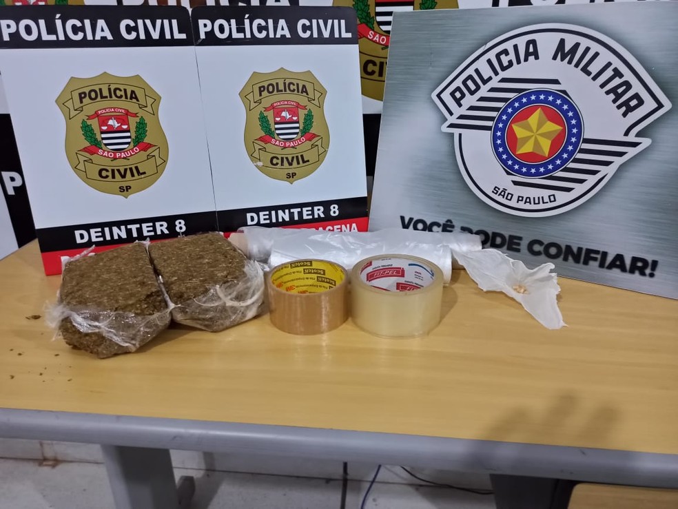 Polícias Militar e Civil apreendem tabletes de maconha e porções de crack com dois homens e dupla de adolescentes