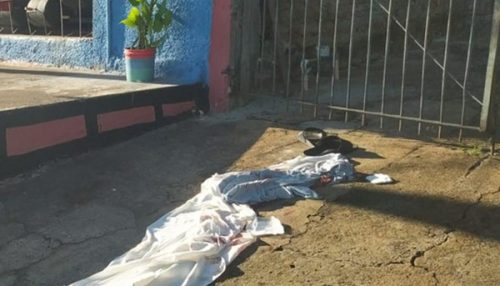 Homem é encontrado esfaqueado