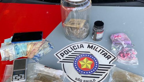 Com drogas no carro, rapaz se assusta ao ver viatura da PM pelo retrovisor, é abordado e acaba preso em Dracena