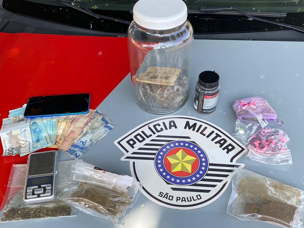 Com drogas no carro, rapaz se assusta ao ver viatura da PM pelo retrovisor, é abordado e acaba preso em Dracena