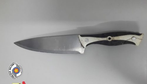 Homem tenta matar o próprio irmão devido a supostas mensagens para sua esposa sobre traição