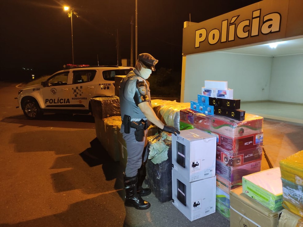 Mercadorias oriundas do Paraguai são apreendidas durante fiscalização da Polícia Rodoviária na SP-270