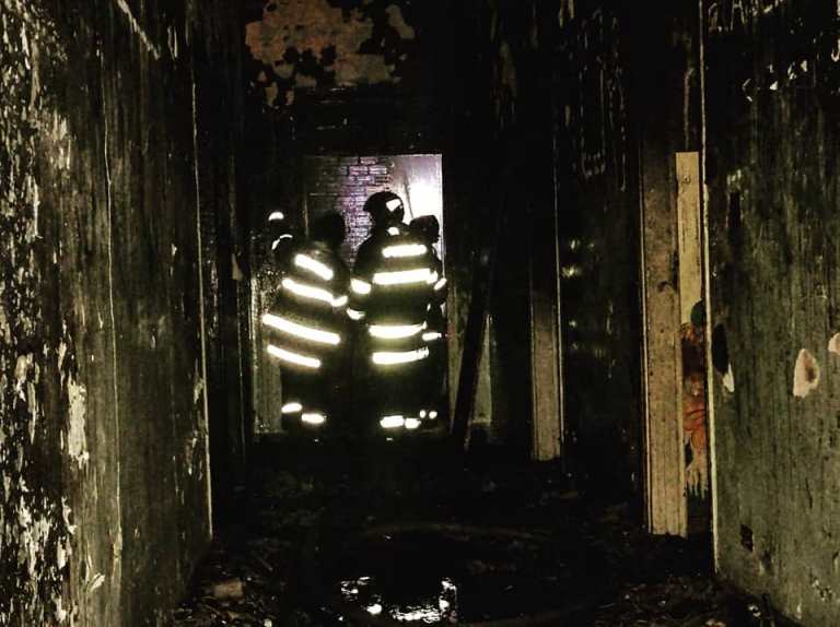 Prédio de antigo “Lar de Menores” é destruído por incêndio