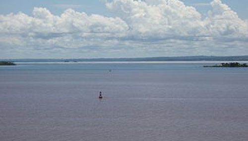 Avião monomotor faz pouso de emergência no rio Paraná em Presidente Epitácio