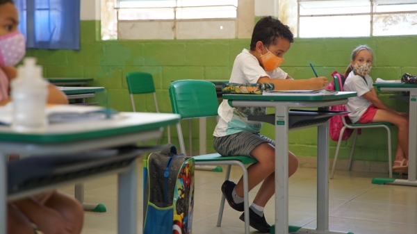 Retomada: decisão de enviar os estudantes às aulas presenciais é dos pais